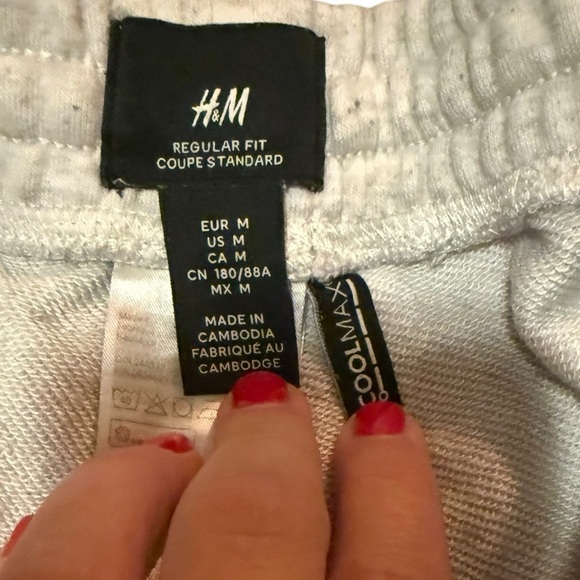 H&M Cream Athletic Shorts Relaxed Fit Elastic Waist - Picture 3 of 6